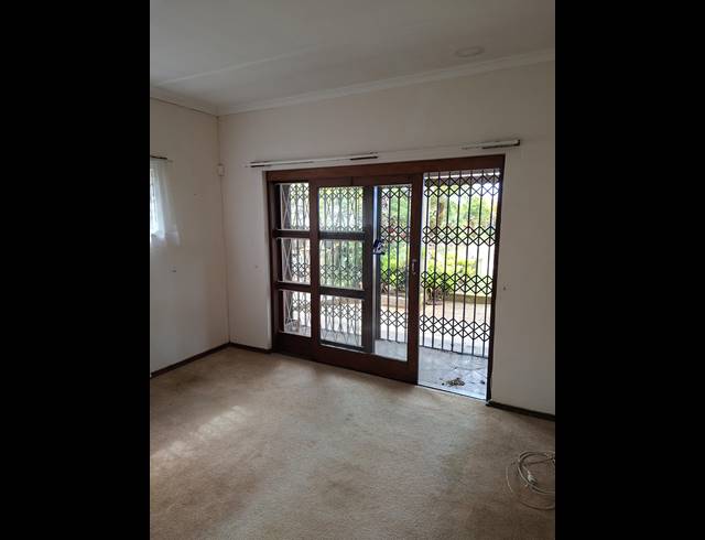5 BEDROOM FREEHOLD FOR SALE IN UVONGO